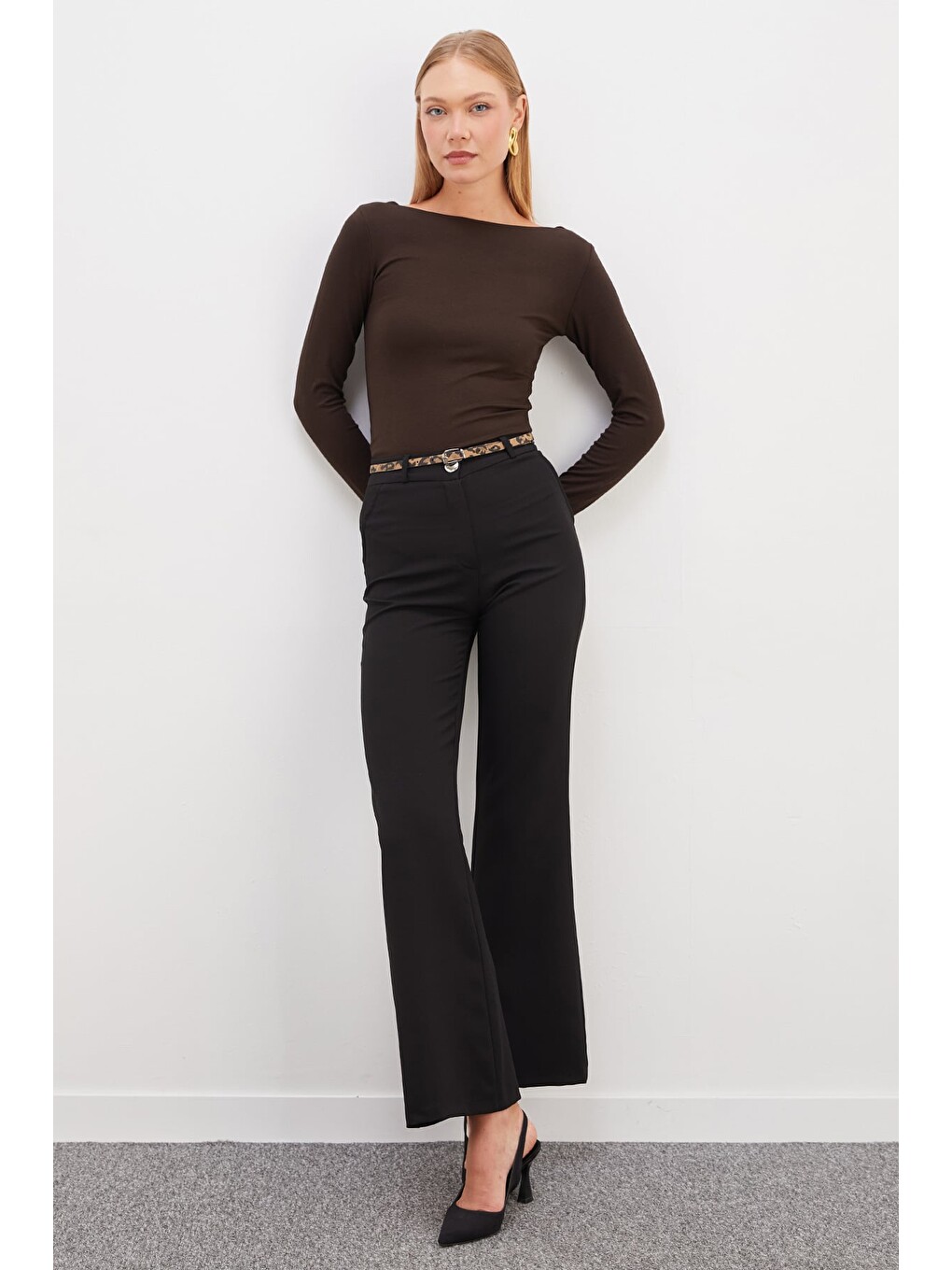 Kahverengi Basic Kayık Yaka Slim Fit Bluz-2