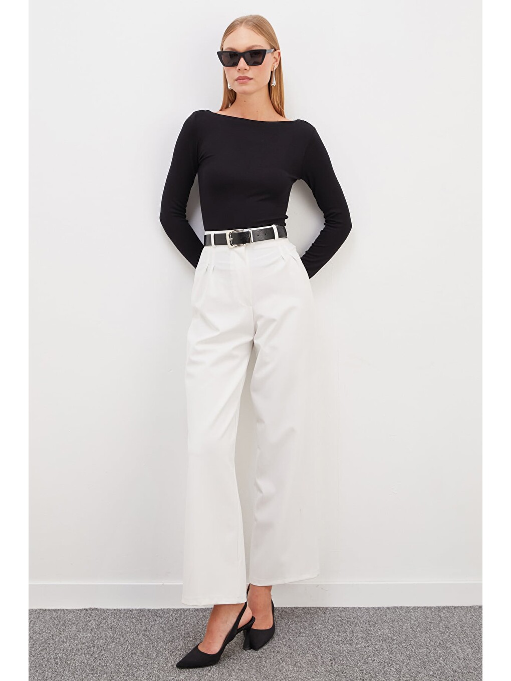 Siyah Basic Kayık Yaka Slim Fit Bluz-1