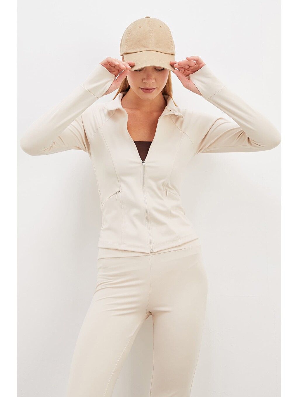 Bej Parmak Geçirmeli Dalgıç Kumaş Slim Fit Ceket-3