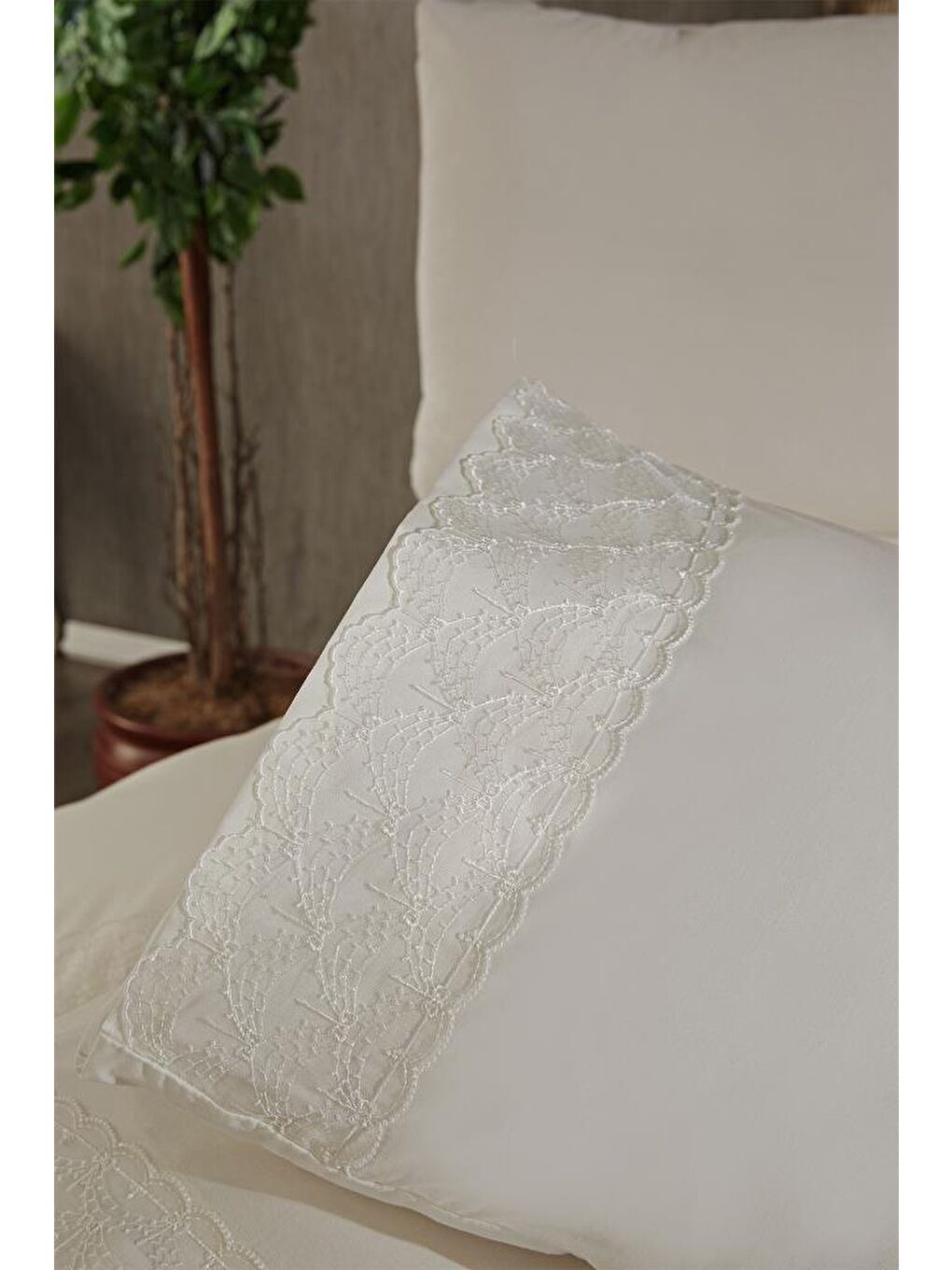 Ekru Fransız Dantelli Serap Çeyizlik Nevresim Takımı Krem-2