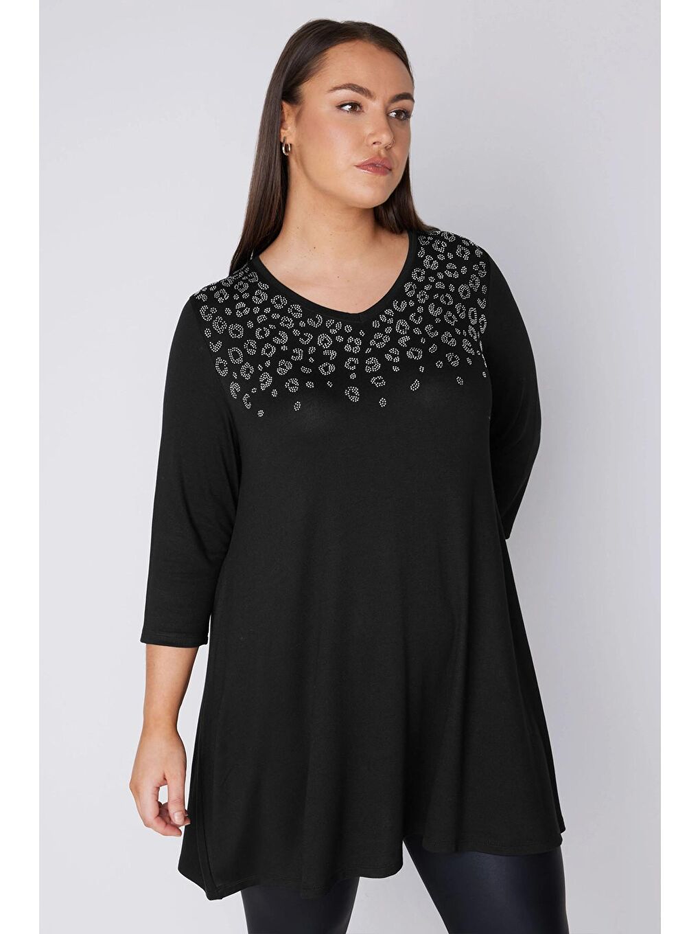 Siyah Büyük Beden V Yaka Fakir Kol İşleme Detaylı Bluz 615156