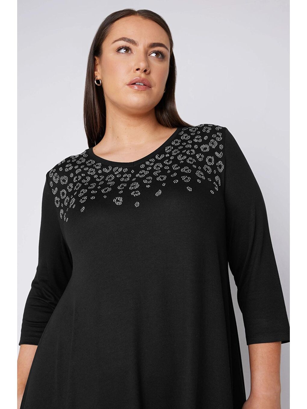 Siyah Büyük Beden V Yaka Fakir Kol İşleme Detaylı Bluz 615156-3