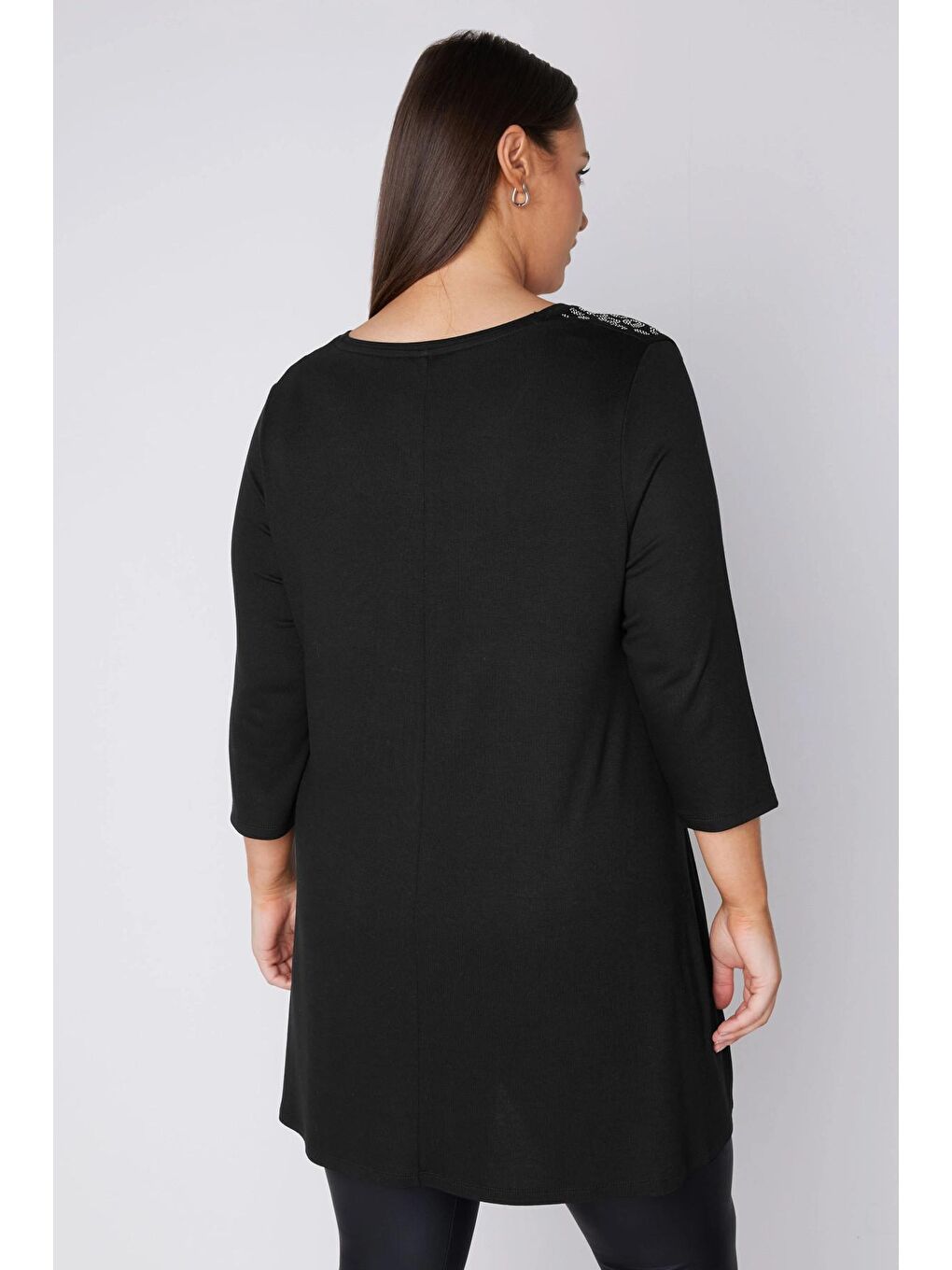 Siyah Büyük Beden V Yaka Fakir Kol İşleme Detaylı Bluz 615156-4