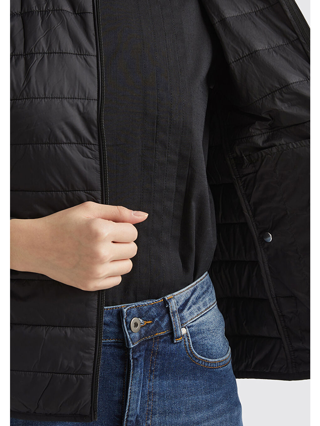 Kadın Siyah Recycled Polyester Dolgulu Pufa Yelek-5