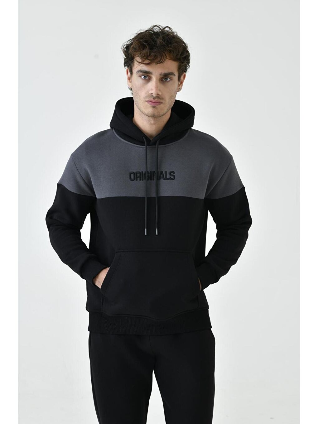 Siyah Perez Nakışlı Üç İplik Pamuklu Parçalı Kapüşonlu  Erkek Hoodie