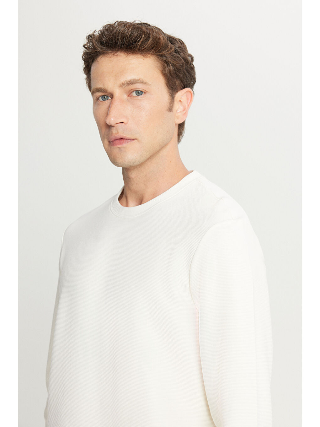 Erkek Ekru Pamuklu Slim Fit Dar Kesim Bisiklet Yaka Ottoman Desenli Esnek Tişört-3