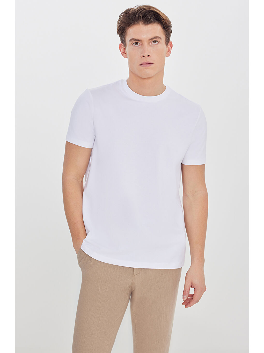 Erkek Beyaz Pamuklu Standart Fit Normal Kesim Bisiklet Yaka Basic Tişört