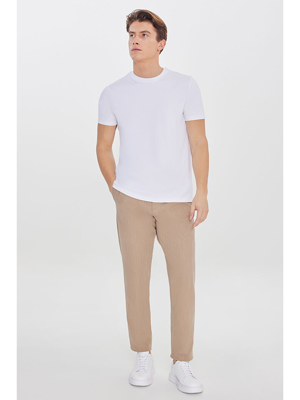 Erkek Beyaz Pamuklu Standart Fit Normal Kesim Bisiklet Yaka Basic Tişört-1