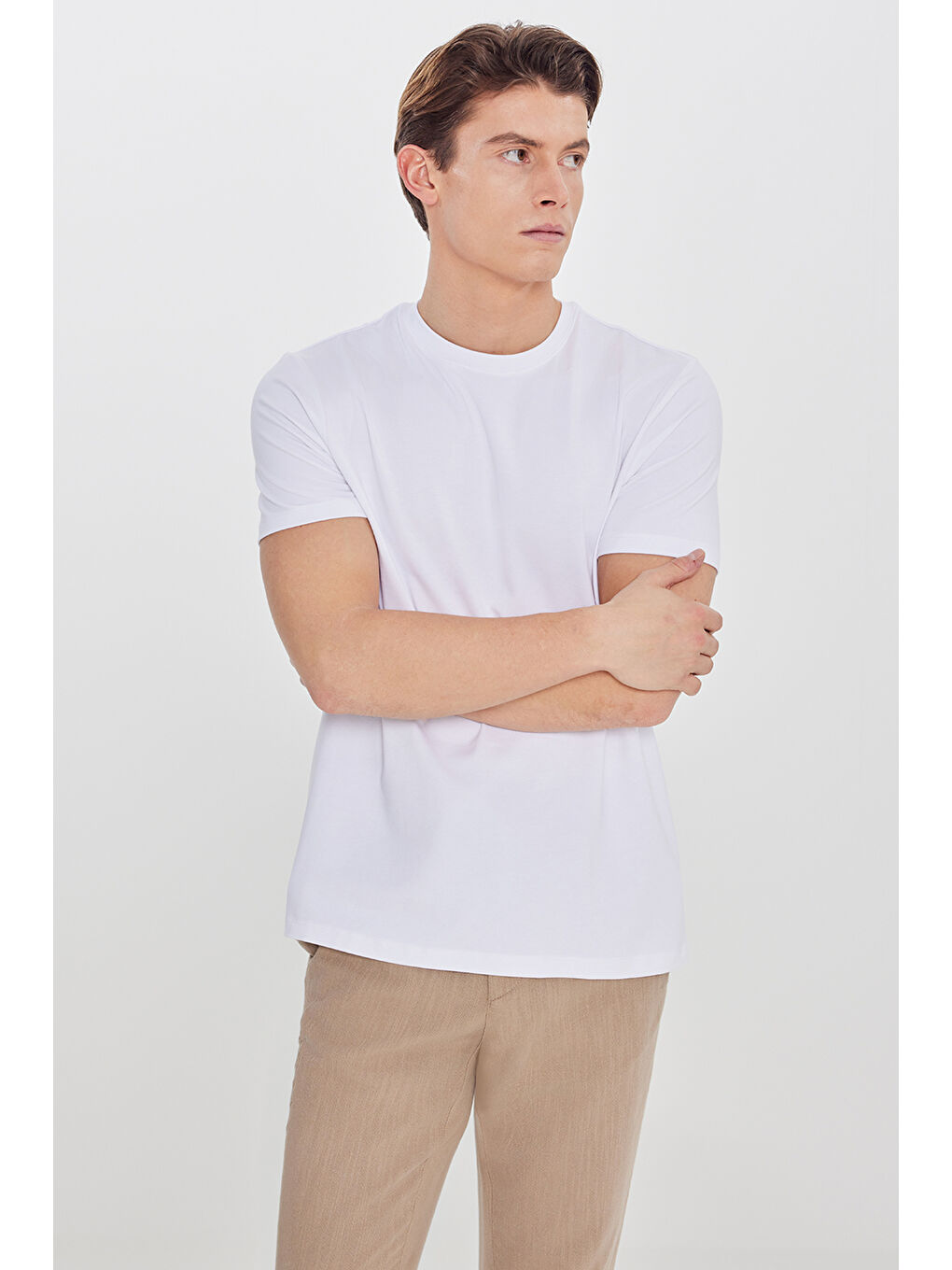 Erkek Beyaz Pamuklu Standart Fit Normal Kesim Bisiklet Yaka Basic Tişört-2