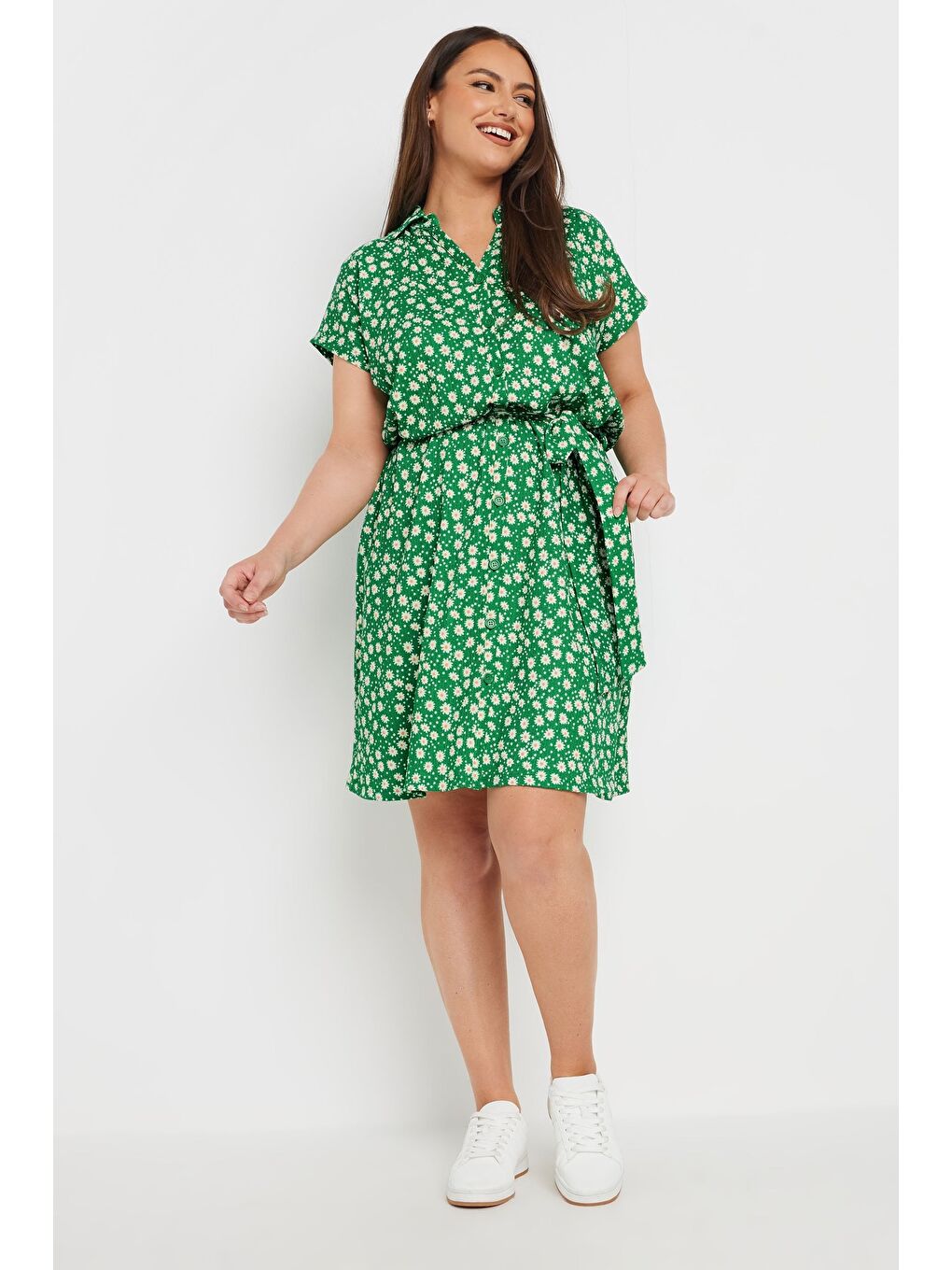 Yeşil Büyük Beden Polo Yaka Kısa Kollu Çiçek Desenli Düğme Detaylı Kuşaklı Elbise 303328-1
