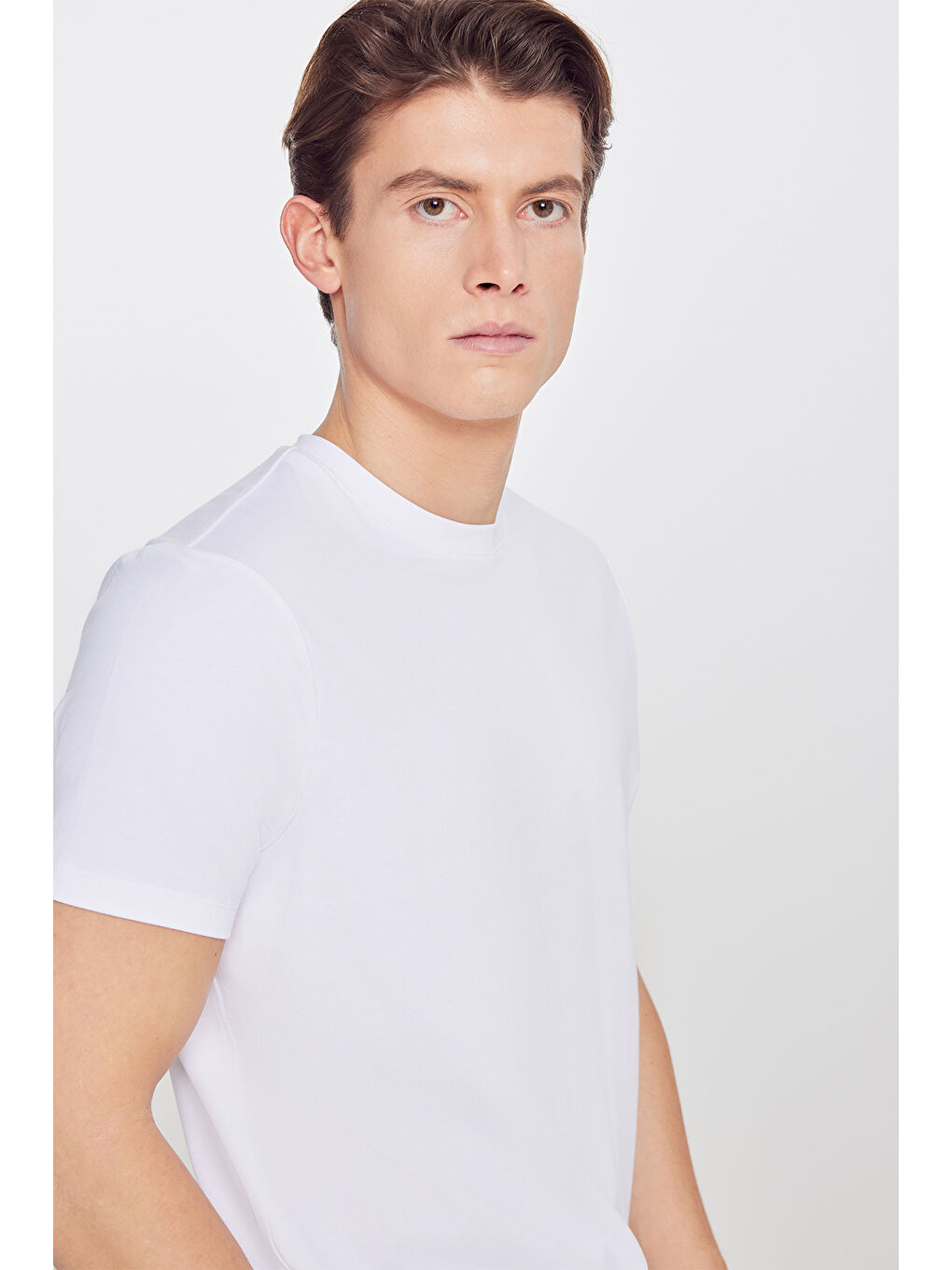 Erkek Beyaz Pamuklu Standart Fit Normal Kesim Bisiklet Yaka Basic Tişört-3