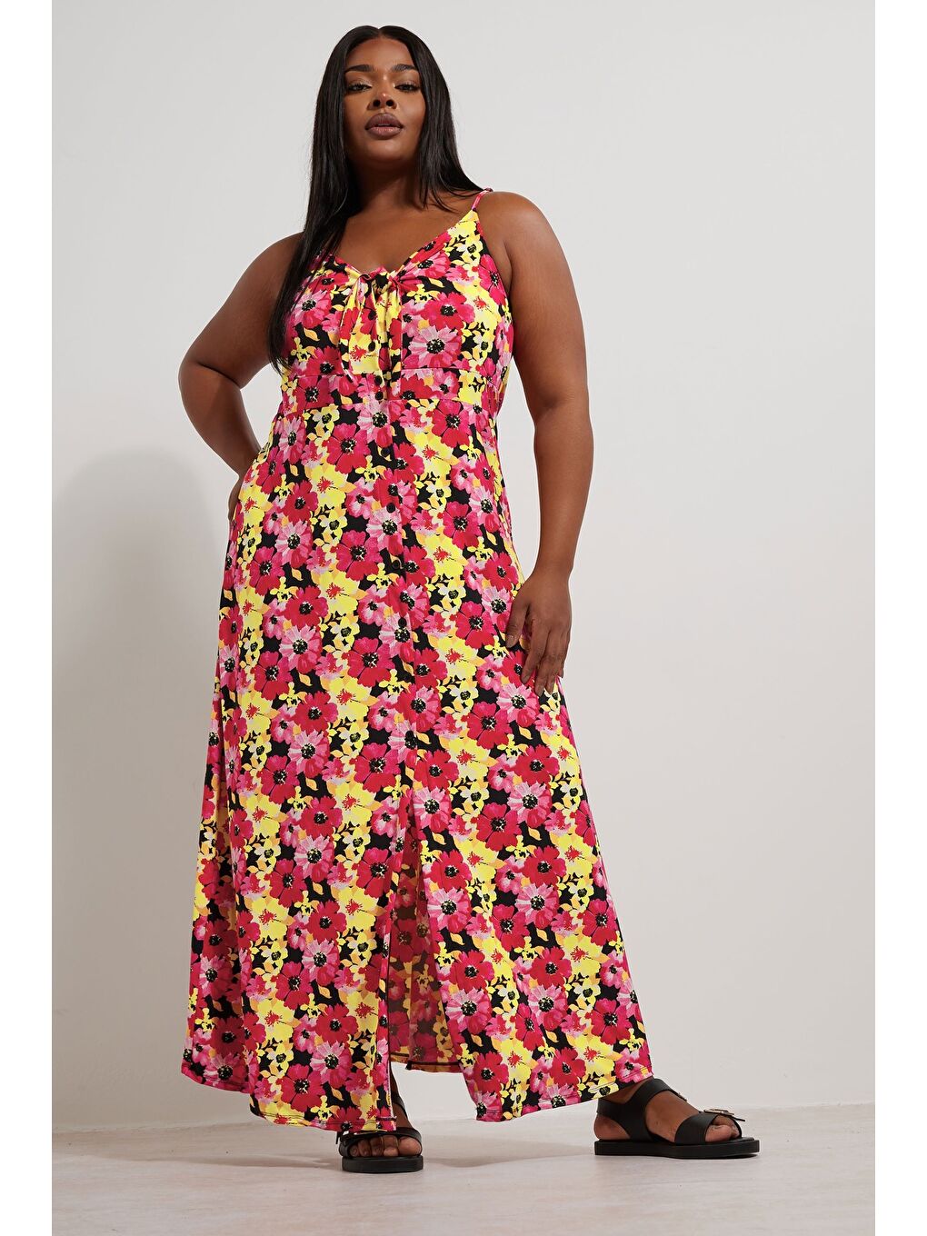 Karışık Büyük Beden Önü Büzgülü Askılı Çiçek Desenli Düğmeli Elbise 303481