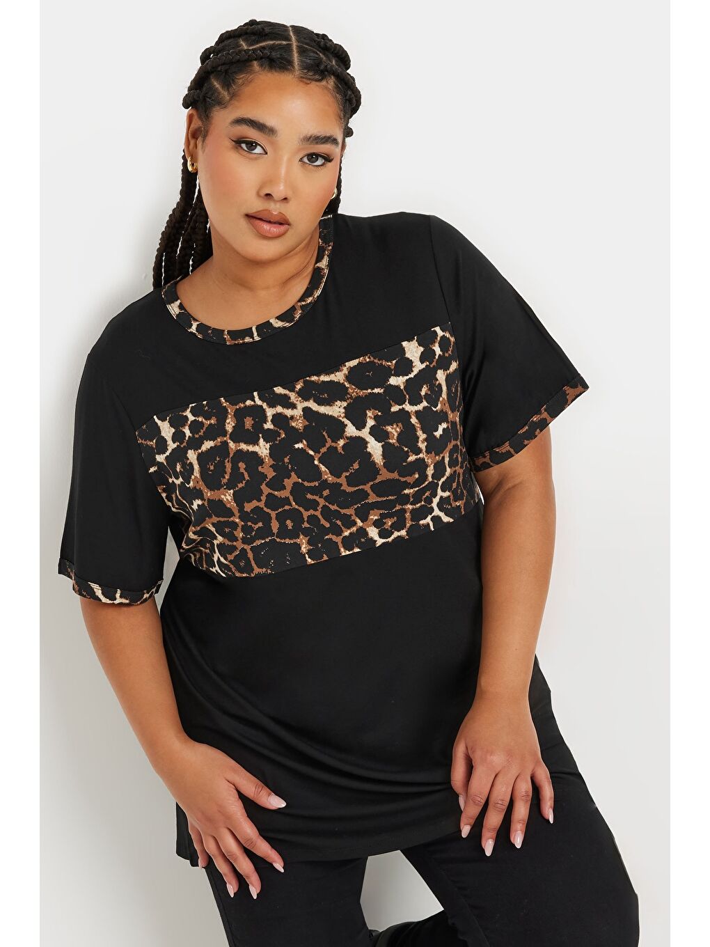 Siyah Büyük Beden Kısa Kollu Bisiklet Yaka Leopar Desenli T-shirt 303729-3