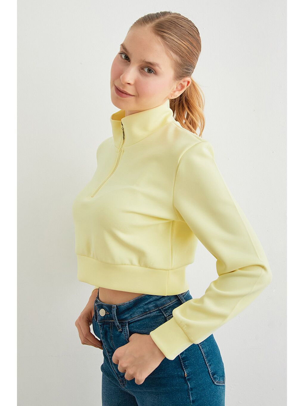 Sarı Yarım Fermuarlı Dik Yaka Crop Sweatshirt-3