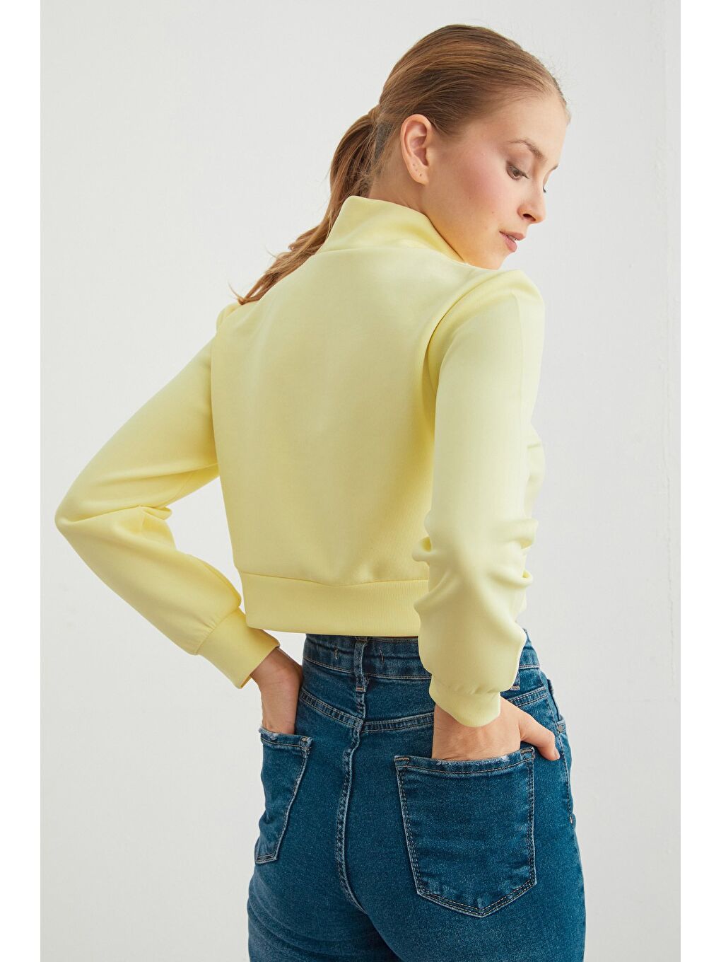 Sarı Yarım Fermuarlı Dik Yaka Crop Sweatshirt-4
