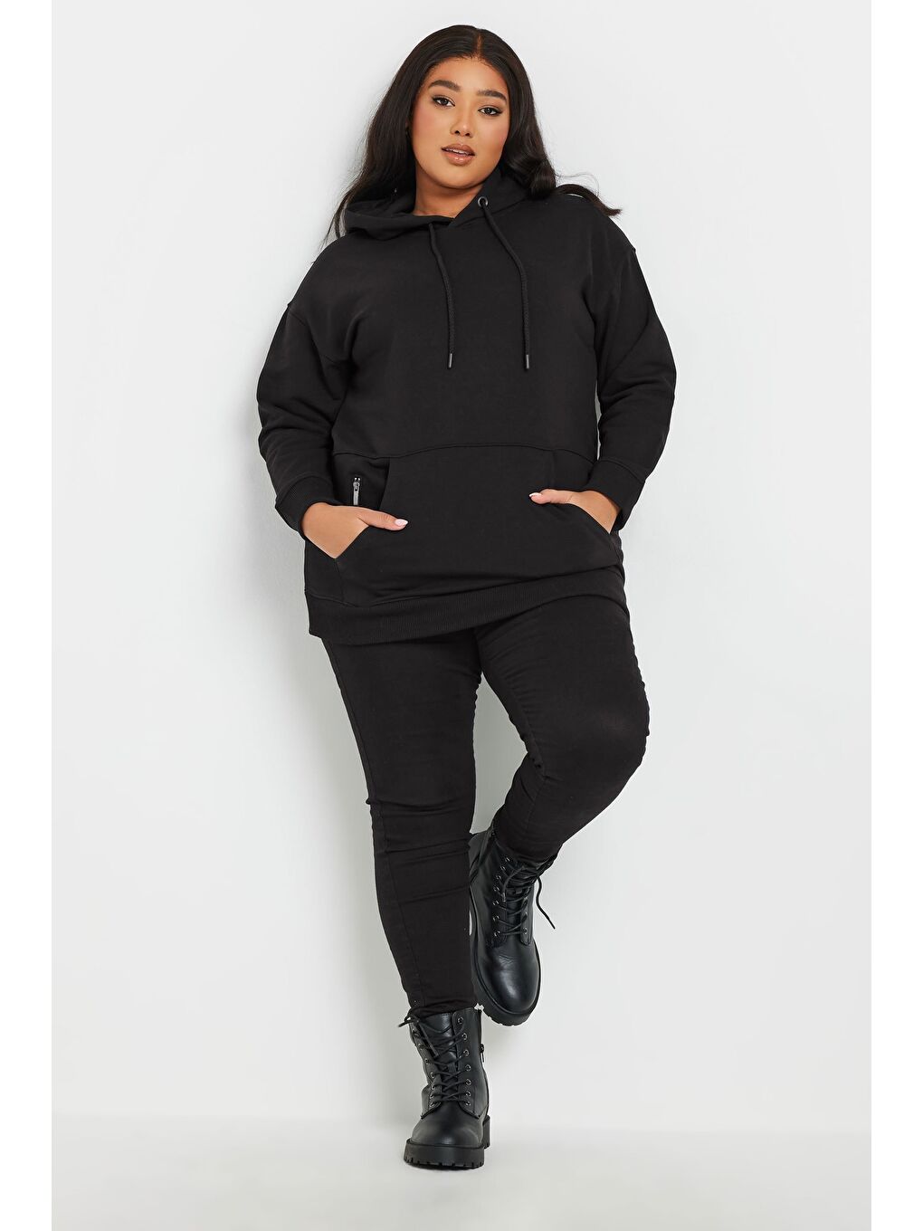 Siyah Büyük Beden Kapüşonlu Cepli Fermuar Detaylı Sweatshirt 303800-1