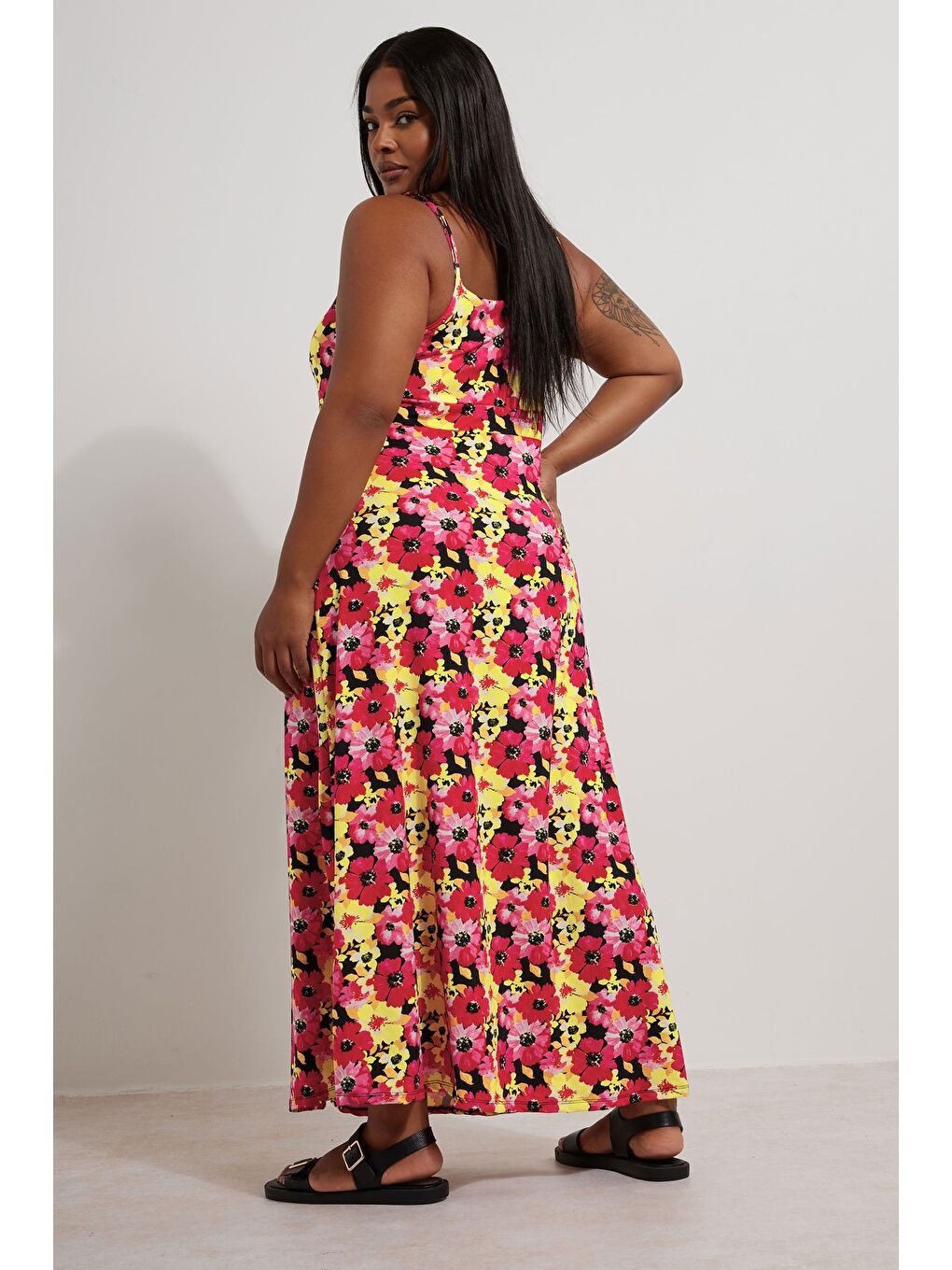 Karışık Büyük Beden Önü Büzgülü Askılı Çiçek Desenli Düğmeli Elbise 303481-4