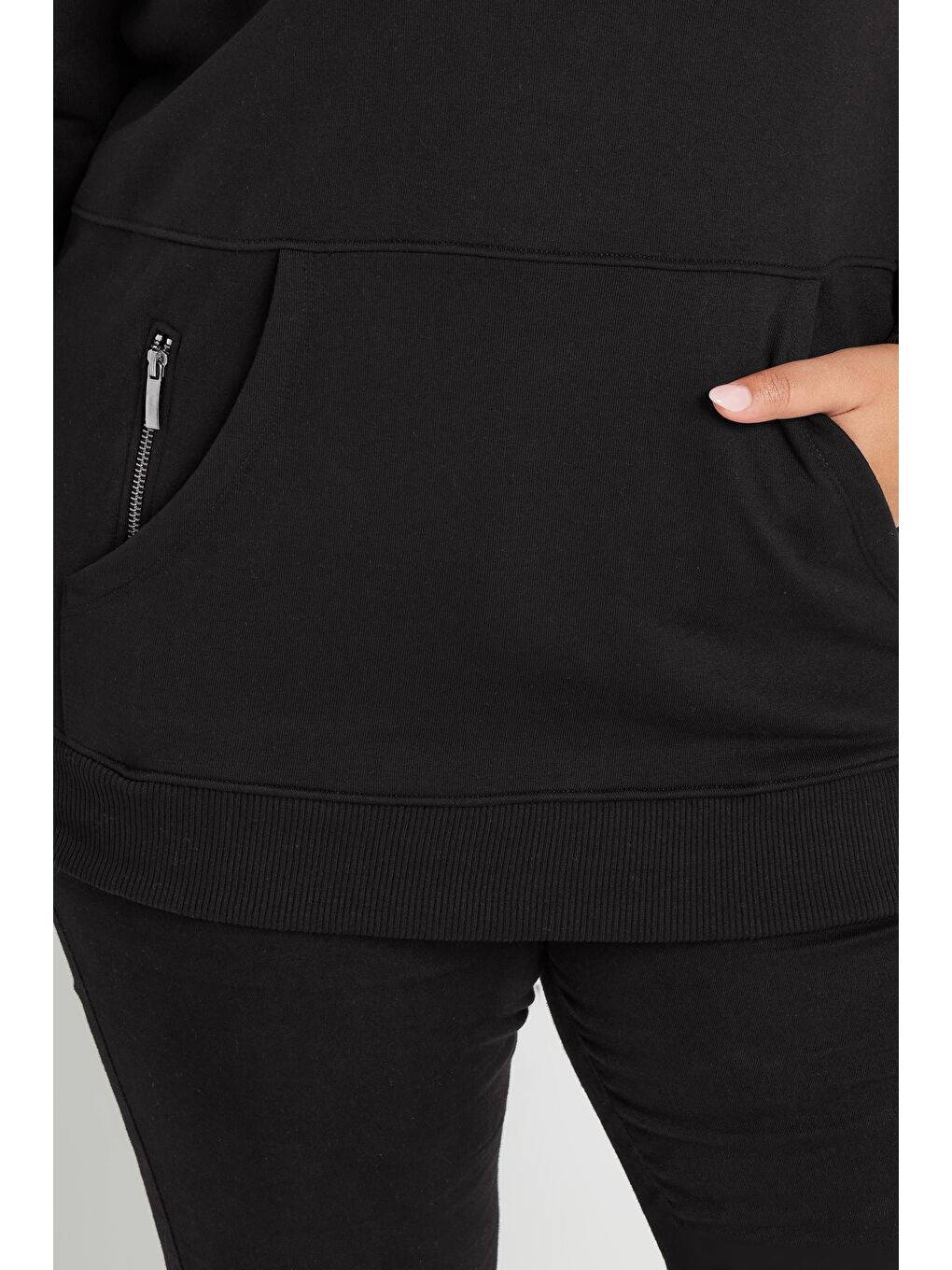 Siyah Büyük Beden Kapüşonlu Cepli Fermuar Detaylı Sweatshirt 303800-5