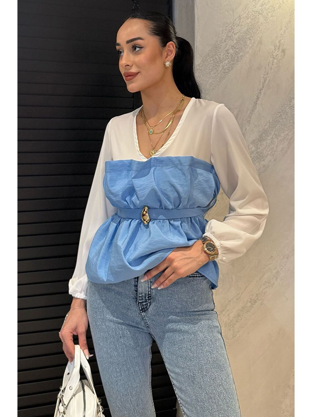 Mavi V Yaka Garnili Tokalı Kadın Bluz