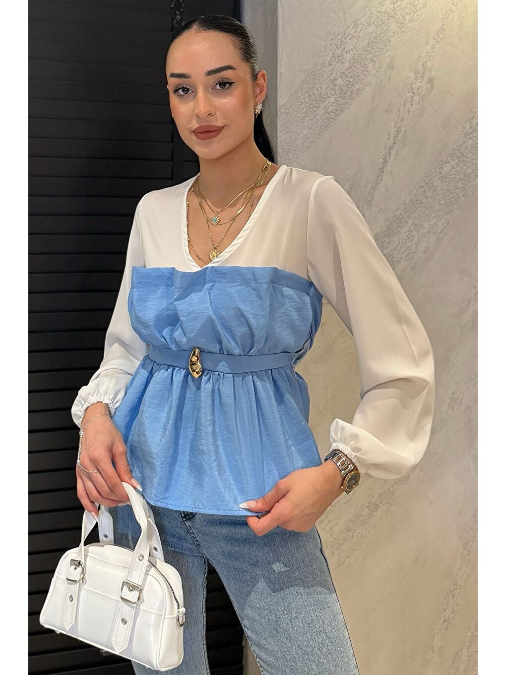 Mavi V Yaka Garnili Tokalı Kadın Bluz-1