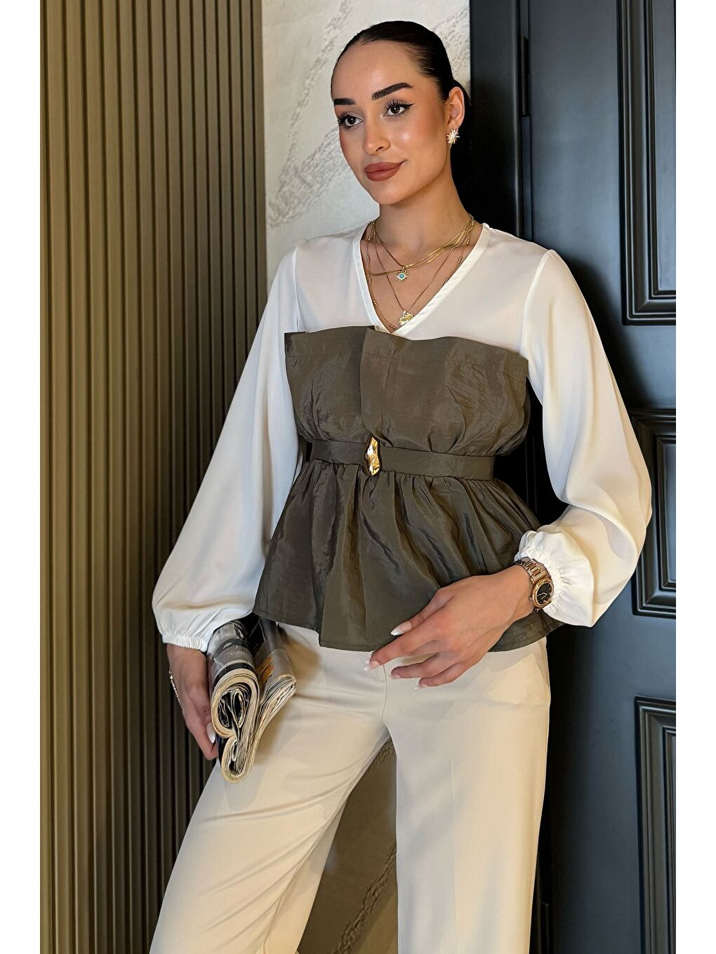 Haki V Yaka Garnili Tokalı Kadın Bluz