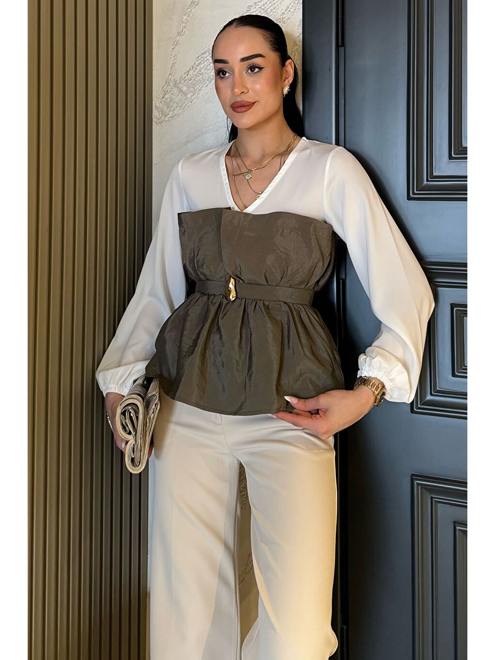 Haki V Yaka Garnili Tokalı Kadın Bluz-1