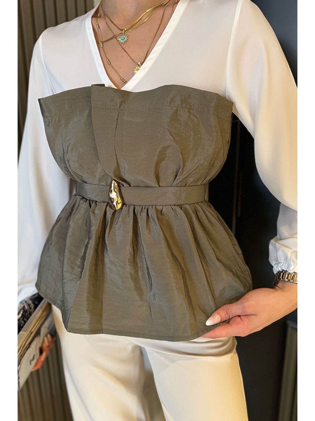 Haki V Yaka Garnili Tokalı Kadın Bluz-2