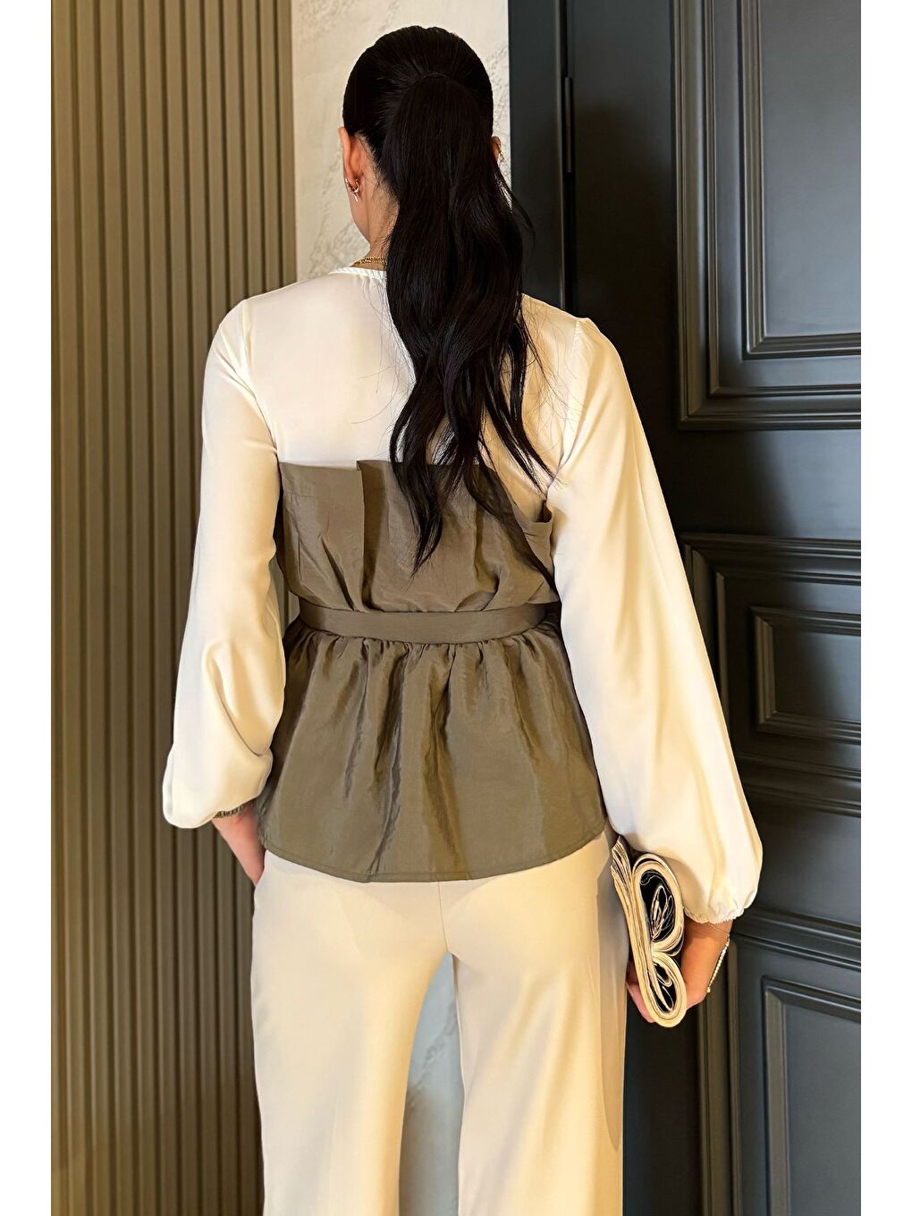 Haki V Yaka Garnili Tokalı Kadın Bluz-3