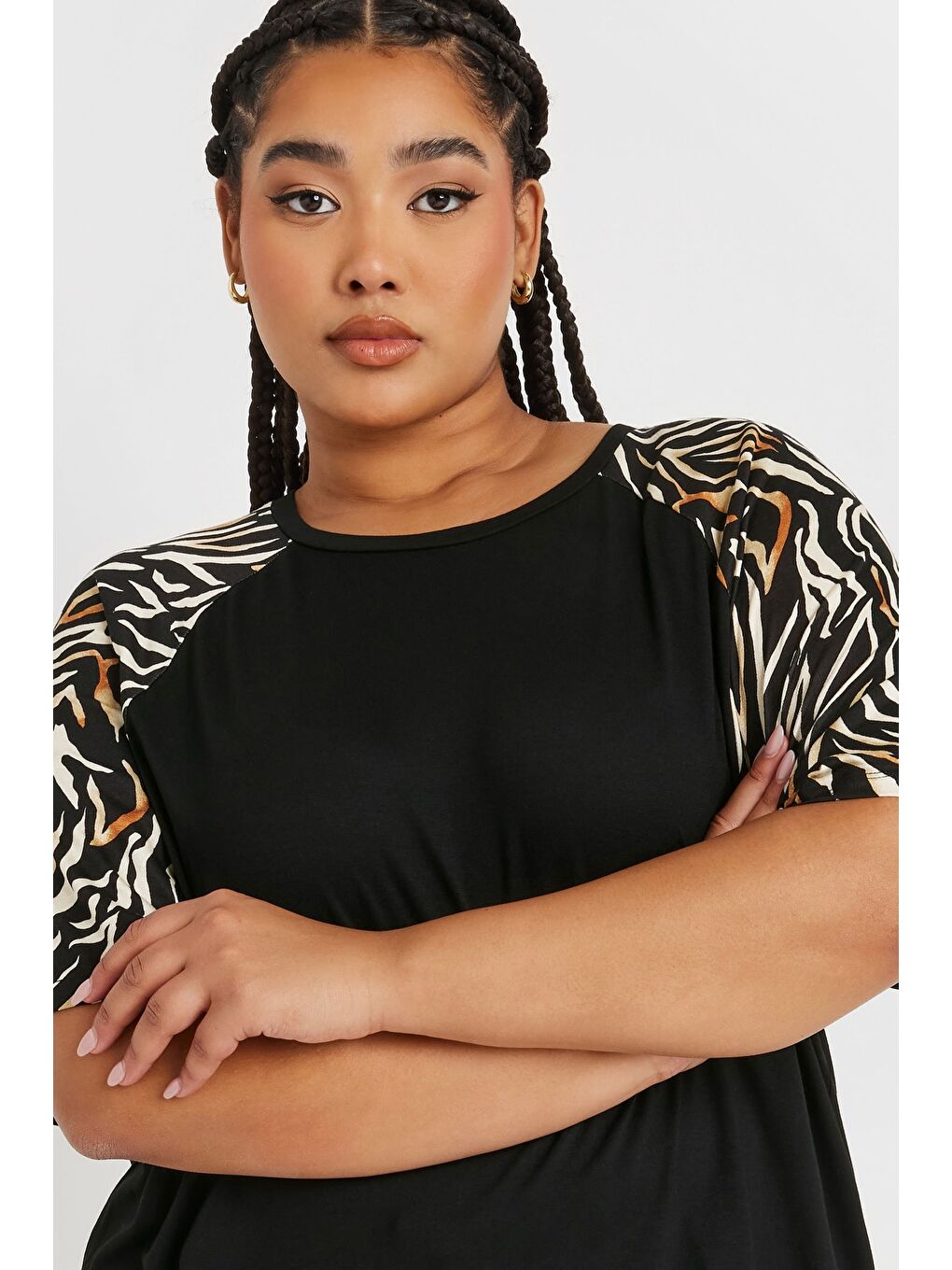 Siyah Büyük Beden Kısa Kollu Bisiklet Yaka Leopar Desenli T-shirt 303729-1