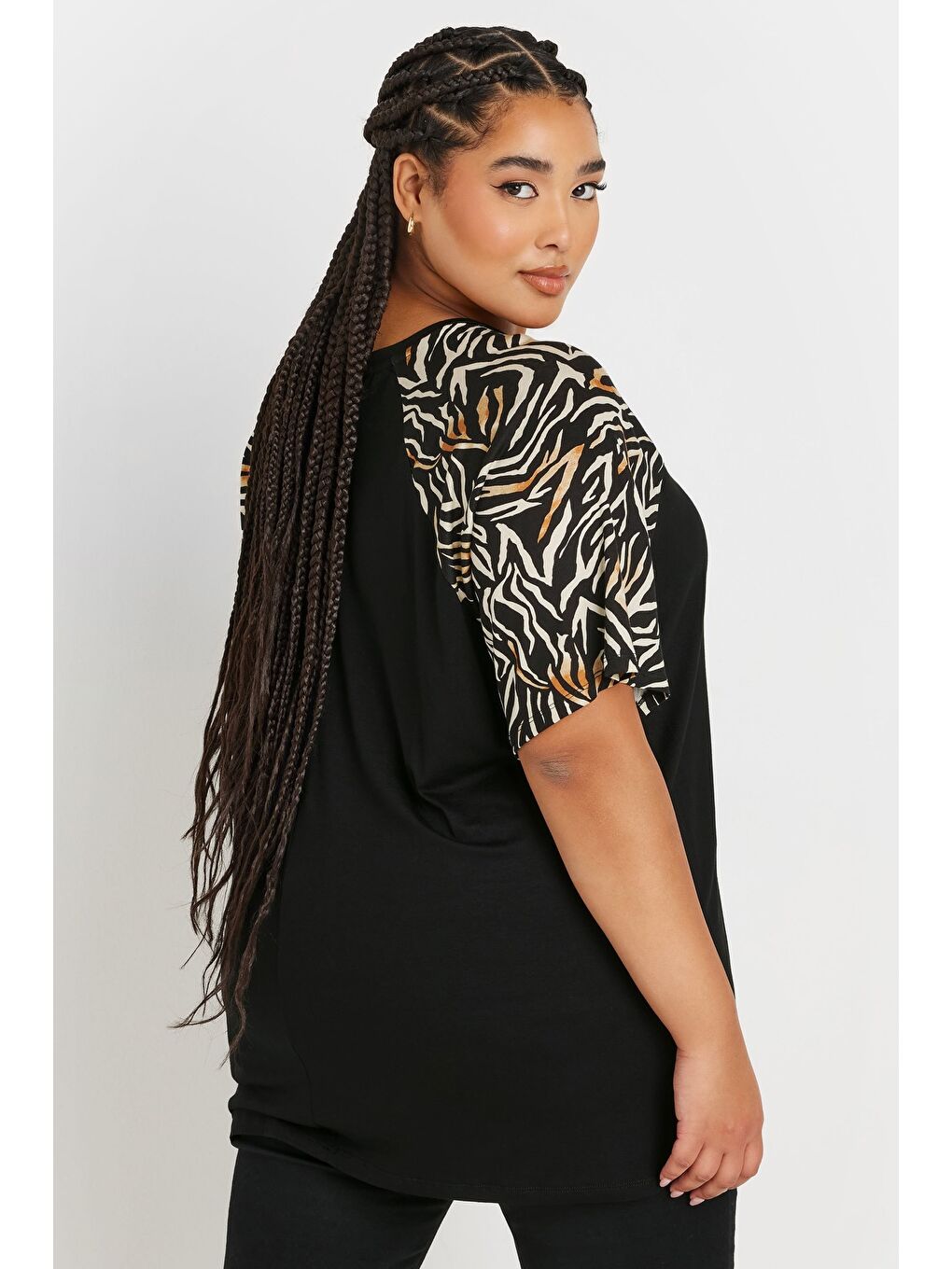 Siyah Büyük Beden Kısa Kollu Bisiklet Yaka Leopar Desenli T-shirt 303729-4