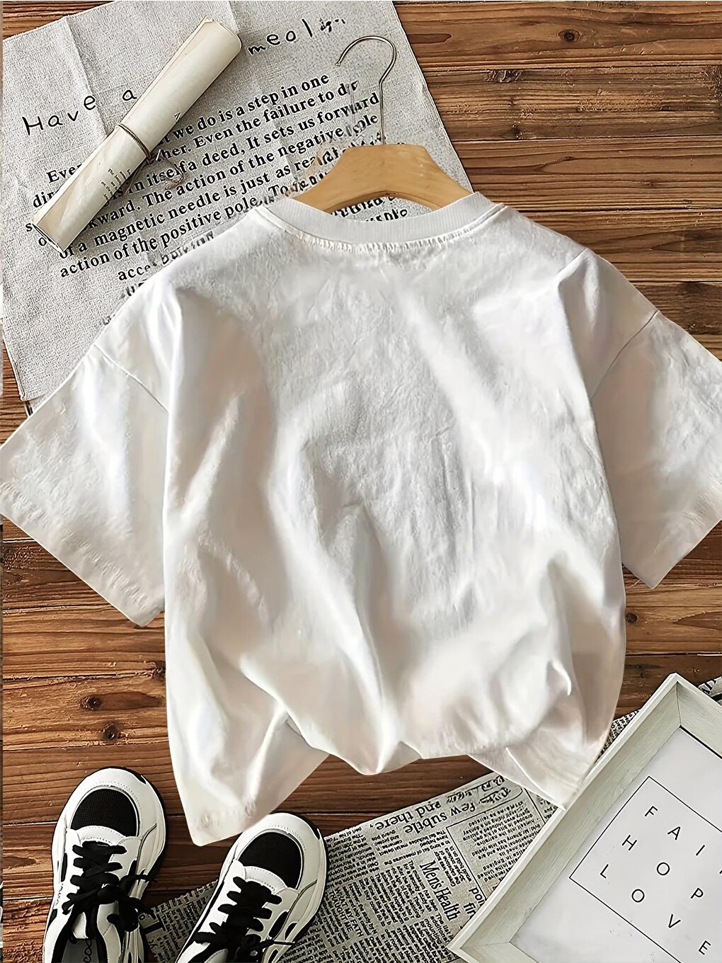 Beyaz Vintage Tarzı Çilek Baskılı Kadın Oversize Krem Tişört - Pamuklu Ve Rahat-1