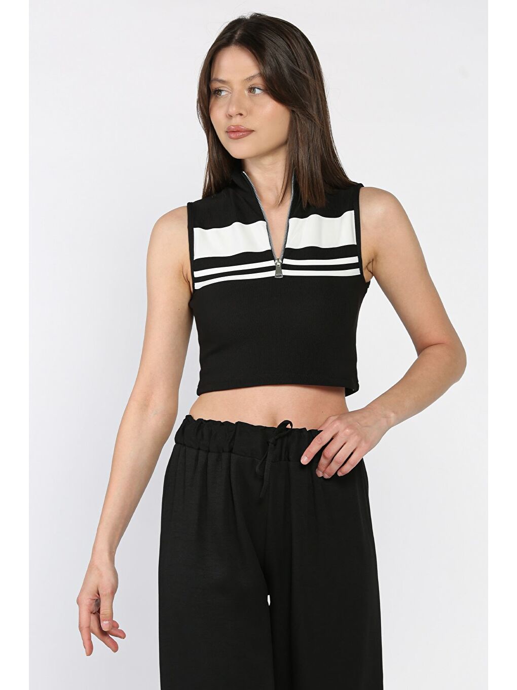 Siyah Kadın Yarım Fermuarlı Şerit Desenli Crop Top Bluz-1