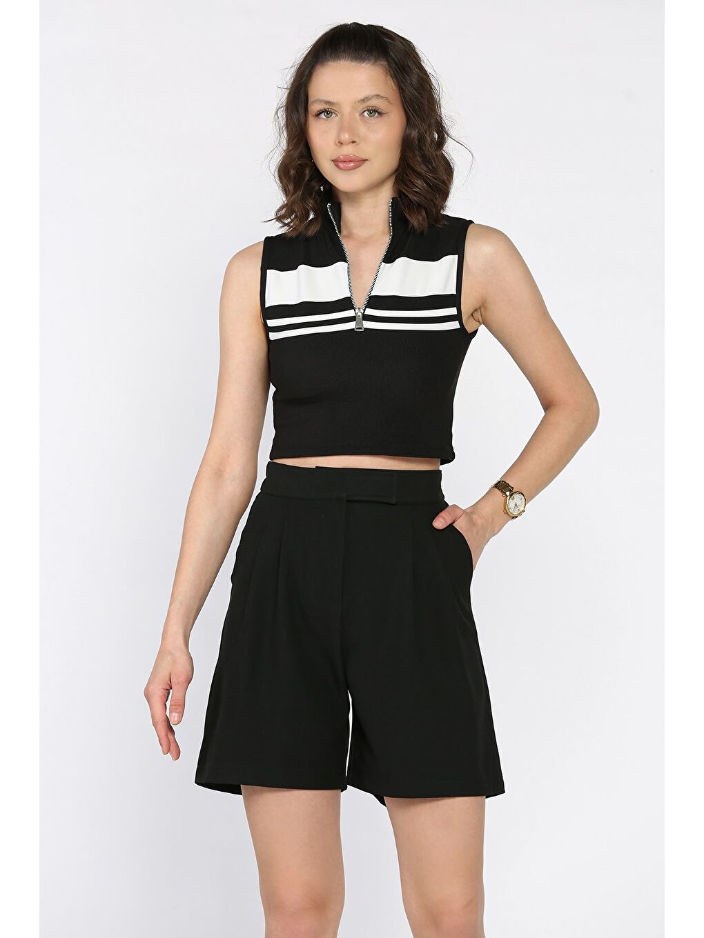 Siyah Kadın Bel Lastikli Pileli Yüksek Bel Cırtlı Şort-1