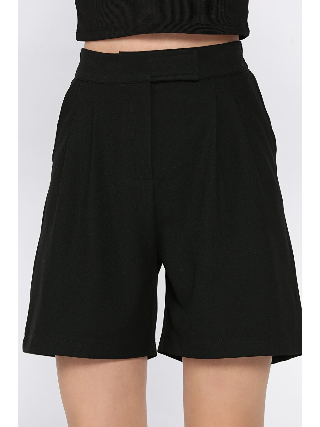 Siyah Kadın Bel Lastikli Pileli Yüksek Bel Cırtlı Şort-3