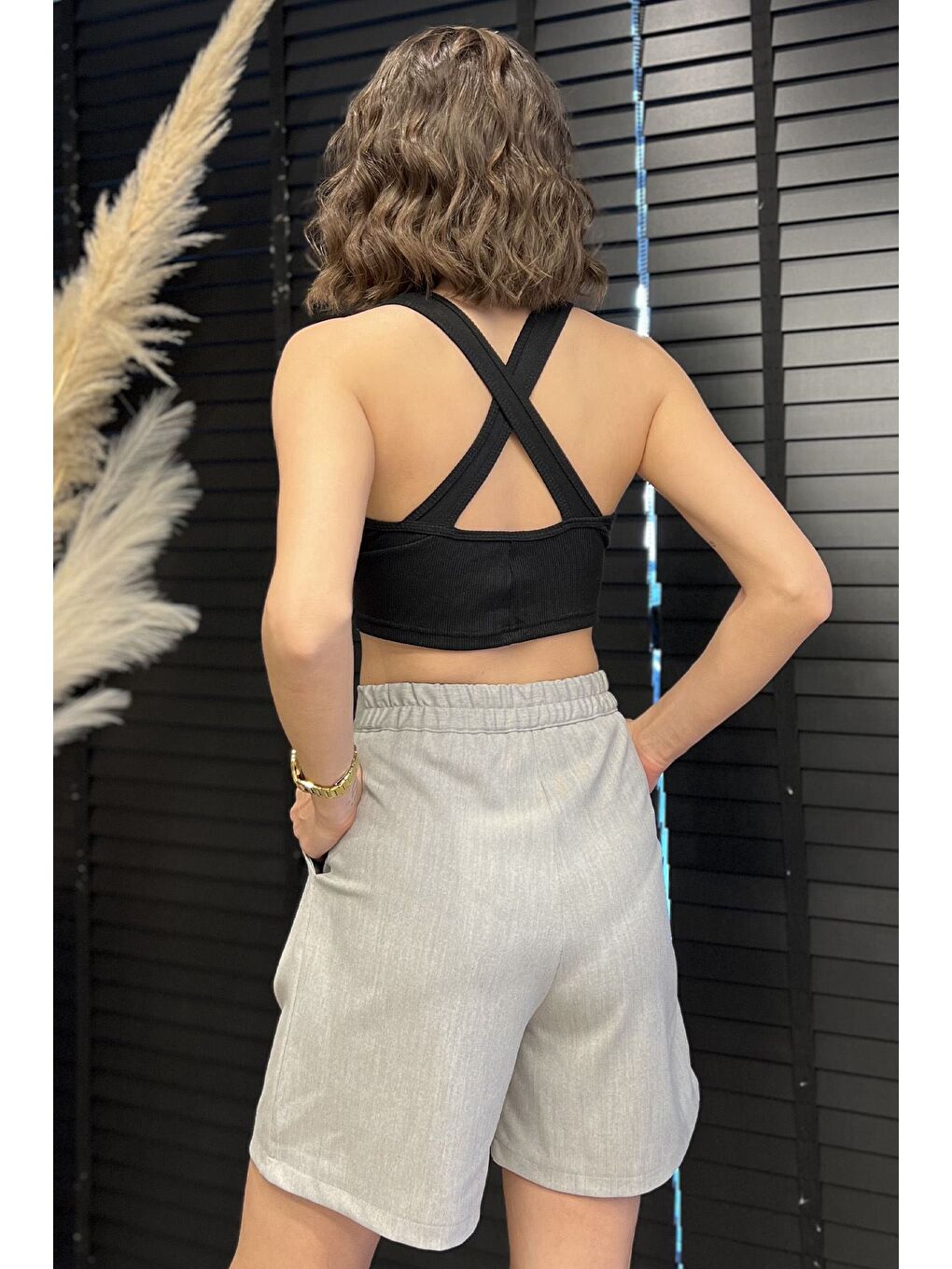 Gri Kadın Bel Lastikli Pileli Yüksek Bel Cırtlı Şort-2