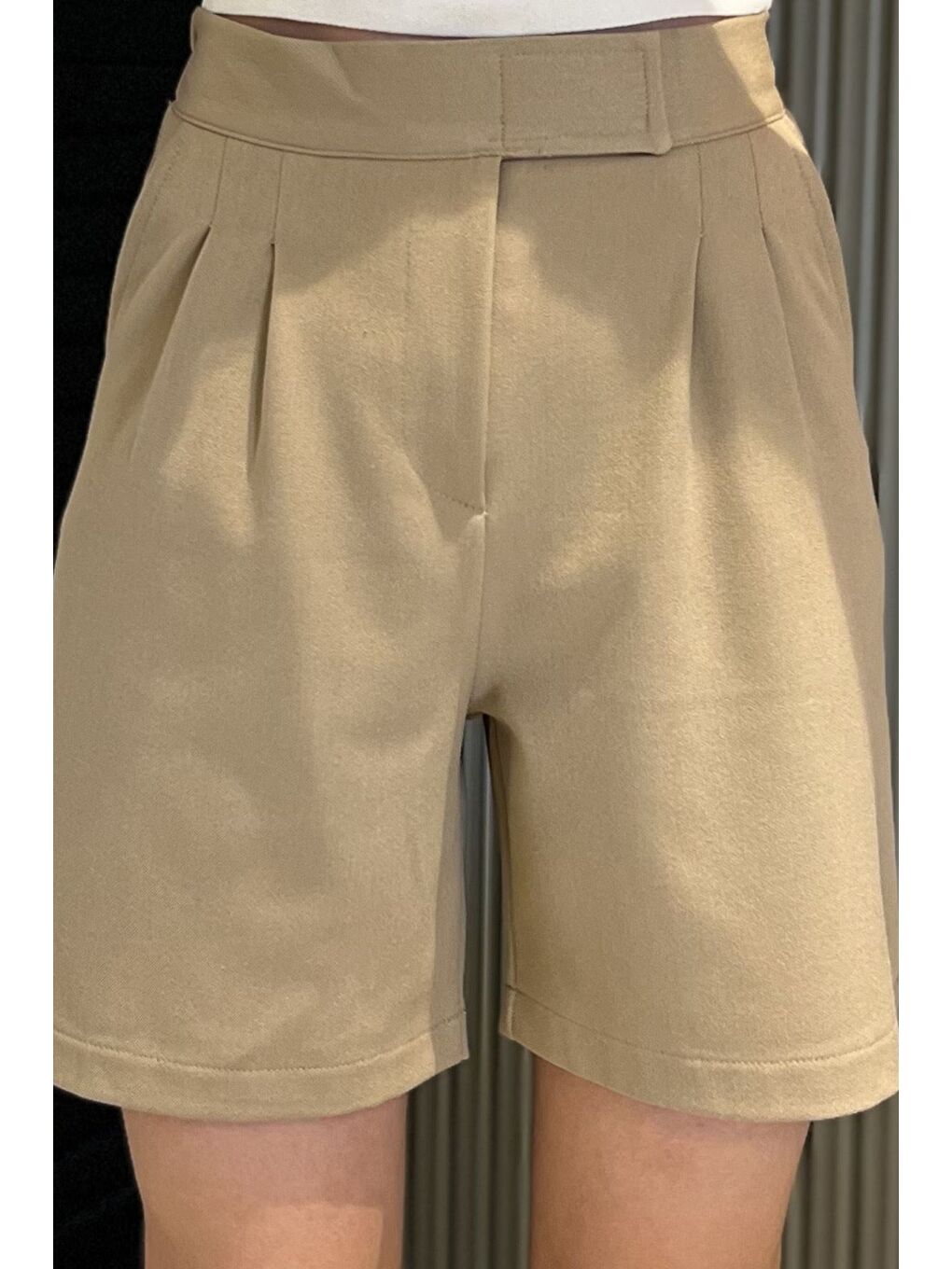 Ekru Kadın Bel Lastikli Pileli Yüksek Bel Cırtlı Şort-3