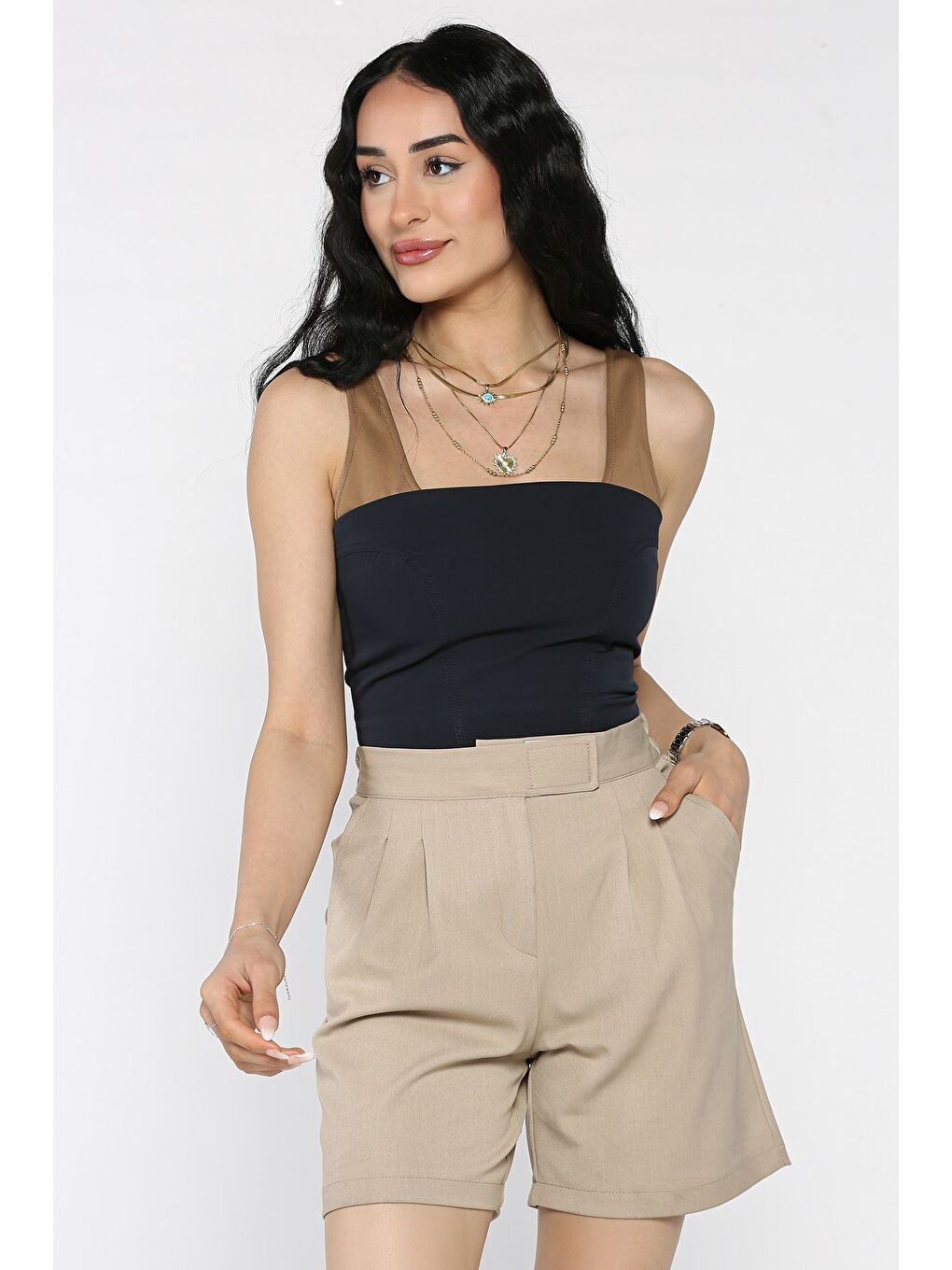 Bej Kadın Bel Lastikli Pileli Yüksek Bel Cırtlı Şort-1