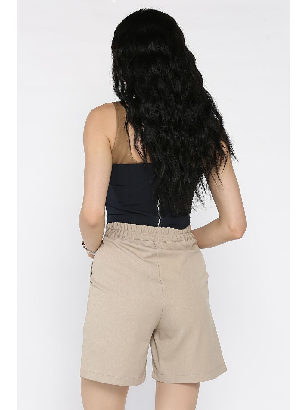 Bej Kadın Bel Lastikli Pileli Yüksek Bel Cırtlı Şort-2