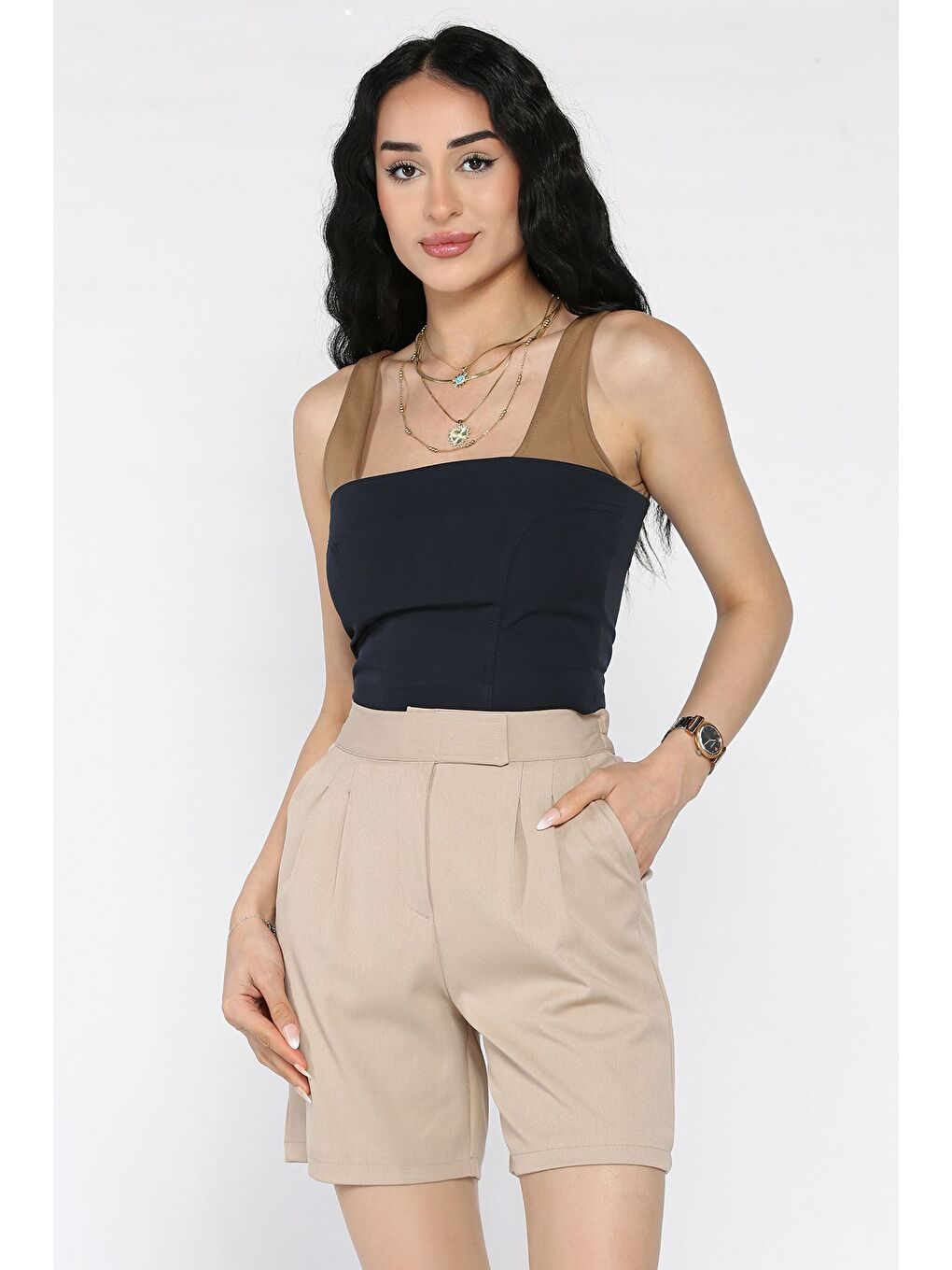 Bej Kadın Bel Lastikli Pileli Yüksek Bel Cırtlı Şort
