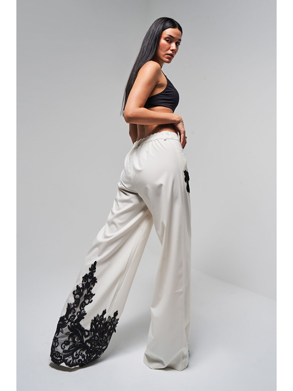 Ekru Kadın Dantelli Rahat Kesim Tasarım Pantolon-2