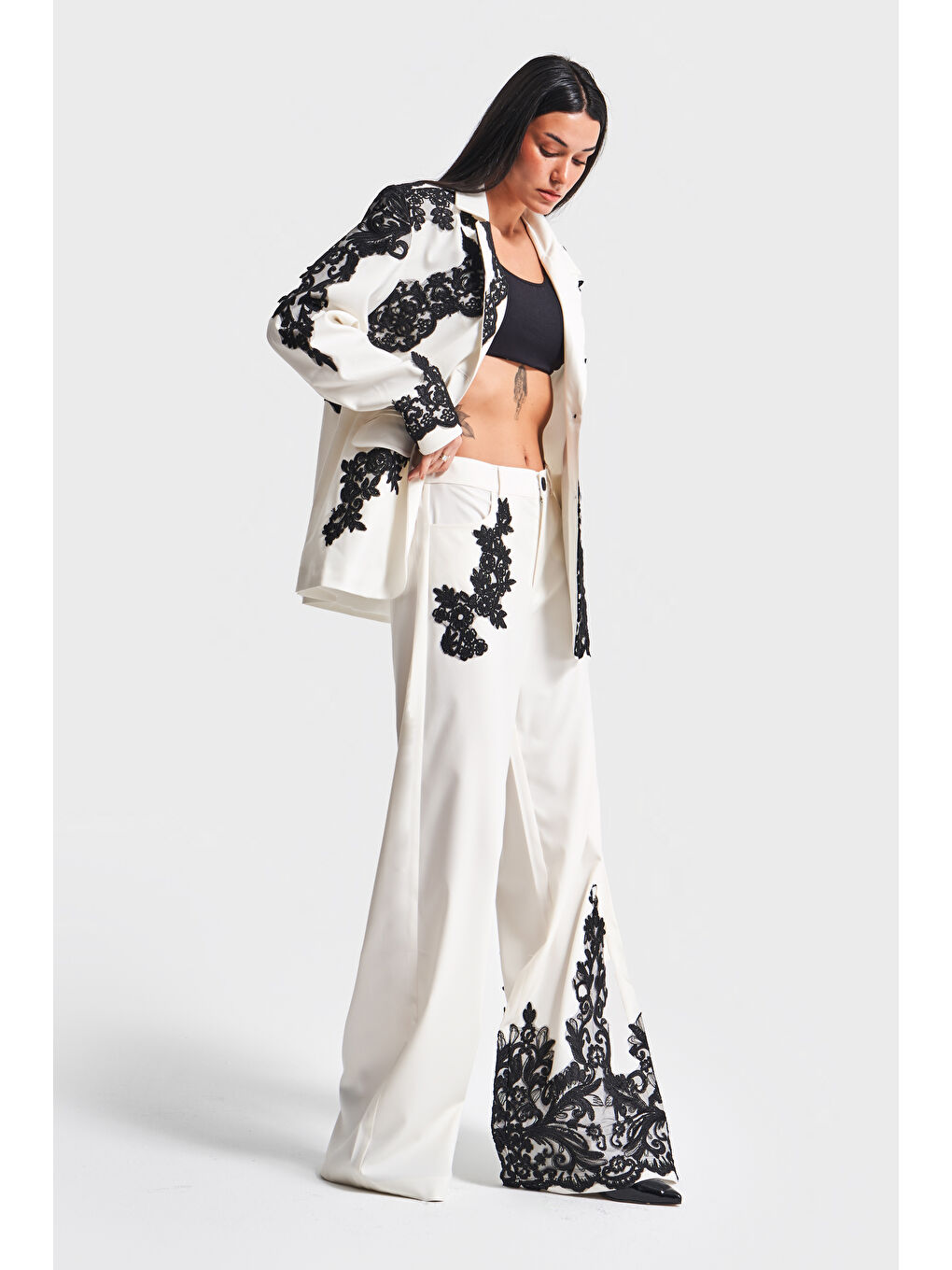 Ekru Kadın Dantelli Rahat Kesim Tasarım Pantolon-1