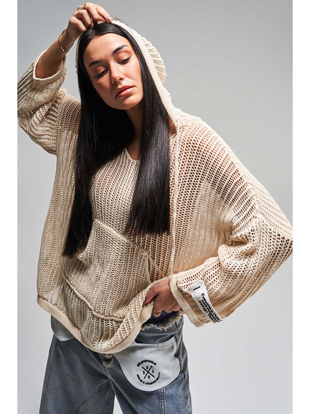 Kadın Bej Renk Bol Kesim İnce Delikli Ajurlu Kapüşonlu Tasarım Triko-4