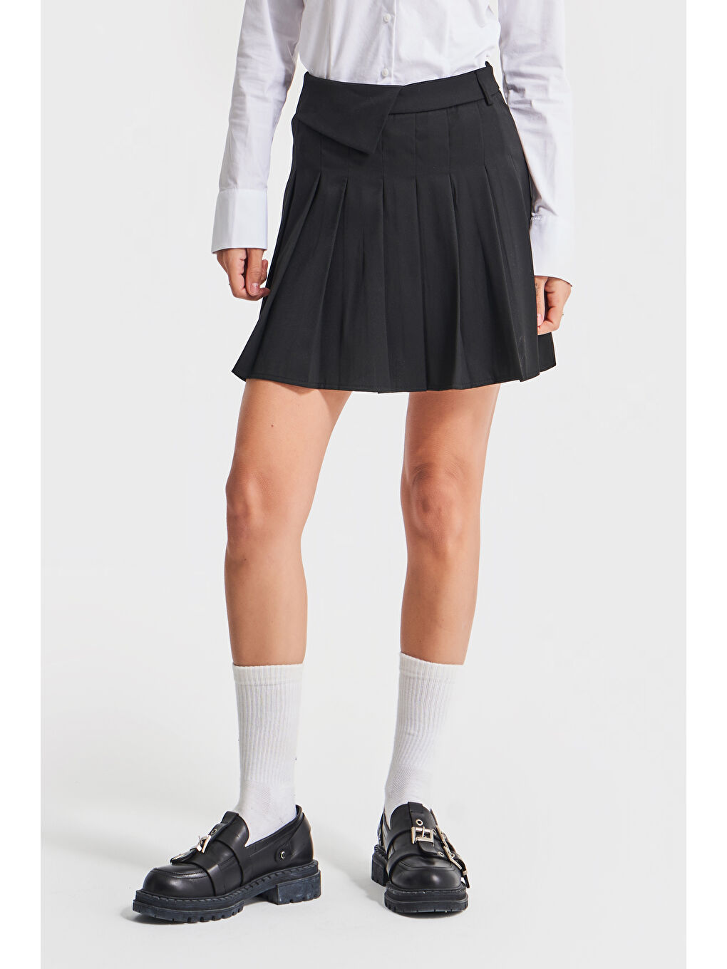 Kadın Siyah Renk S5-1 Kemer Detaylı Pileli Mini Kumaş Etek