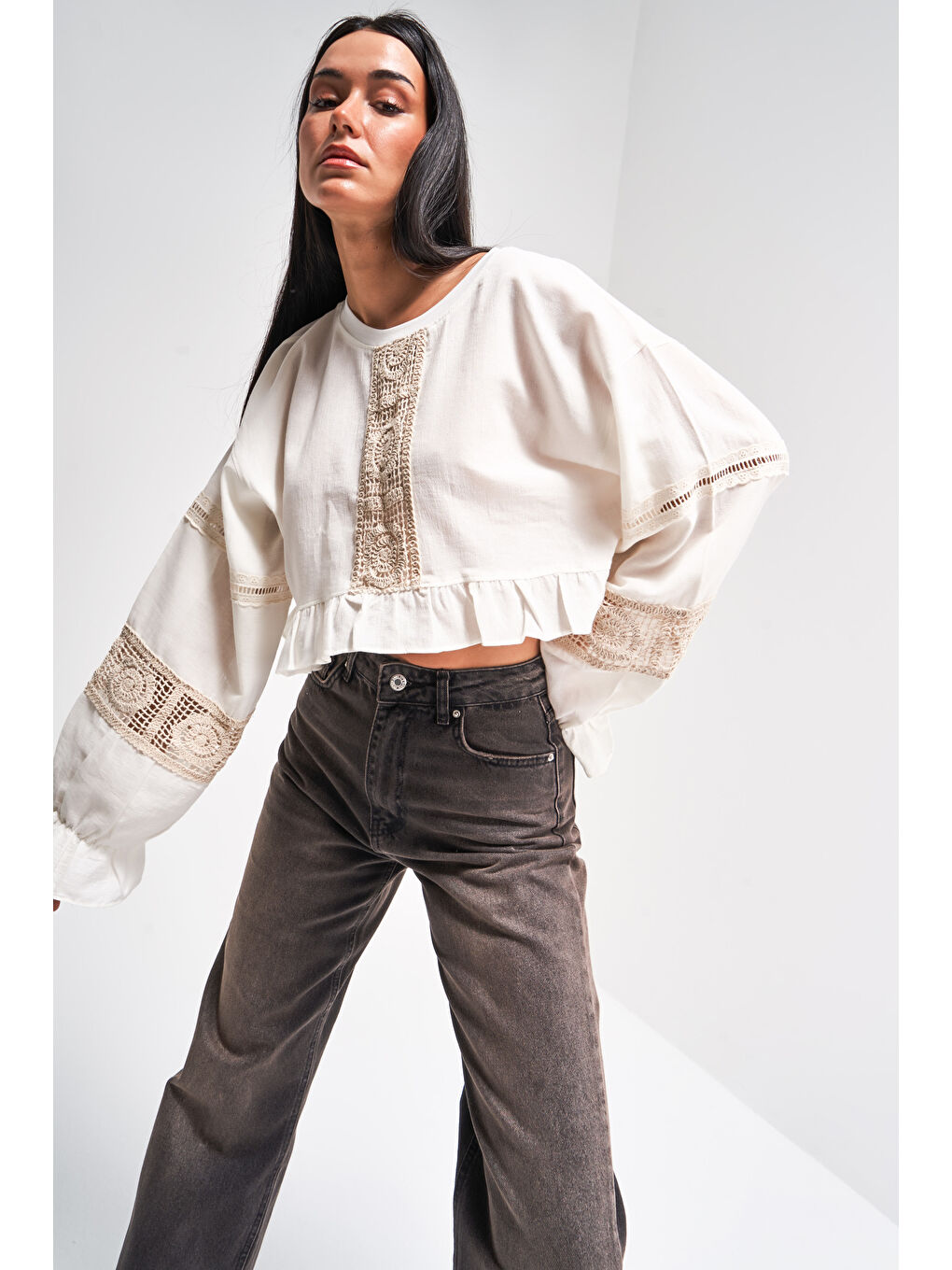 Kadın Ekru Renk Bol Kesim Etnik Desen Tasarımlı Bluz-2