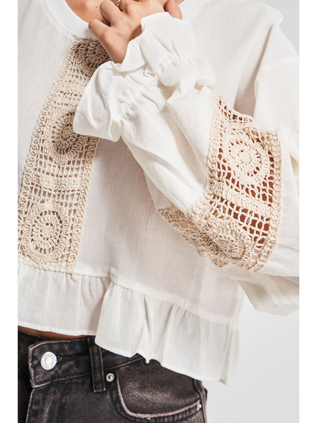 Kadın Ekru Renk Bol Kesim Etnik Desen Tasarımlı Bluz-3