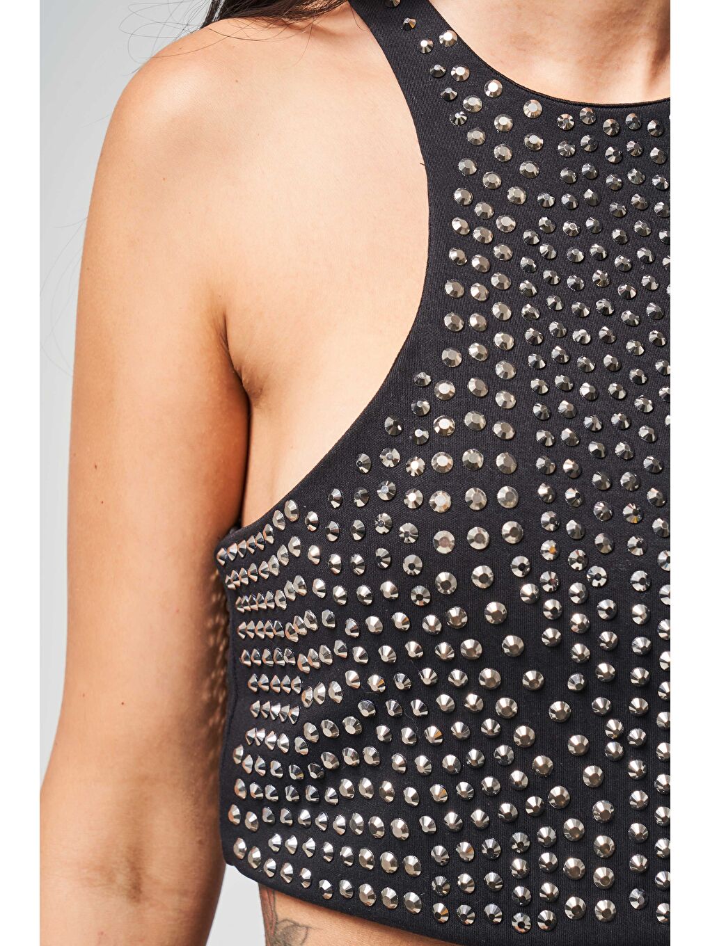 Kadın Siyah Renk Halter Yaka Parlak Yapıştırma Taşlı Tasarım Crop Top-1