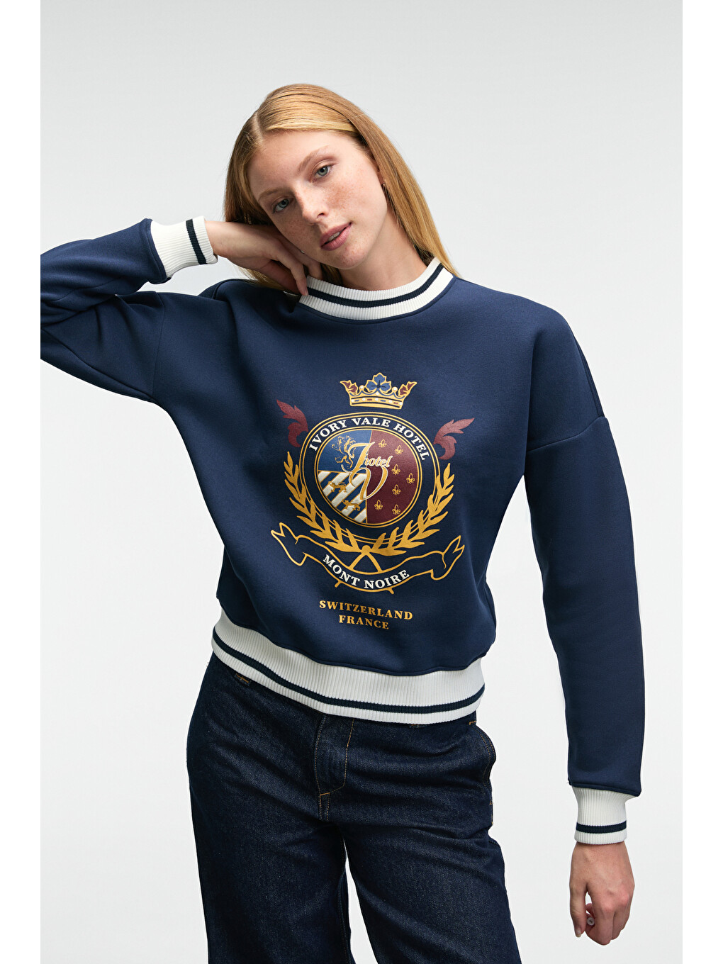 Vallune Kadın Kontrast Triko Etek Ucu Manşet Ve Yakalı Nakış Crop Lacivert Sweatshirt-1