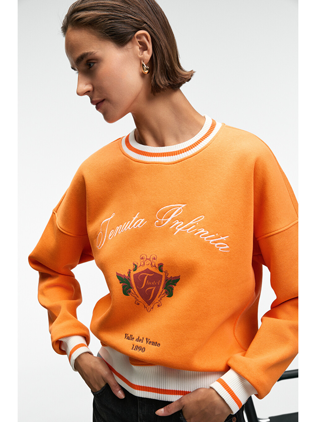 Vallune Kadın Kontrast Triko Etek Ucu Manşet Ve Yakalı Nakış Crop Turuncu Sweatshirt-1