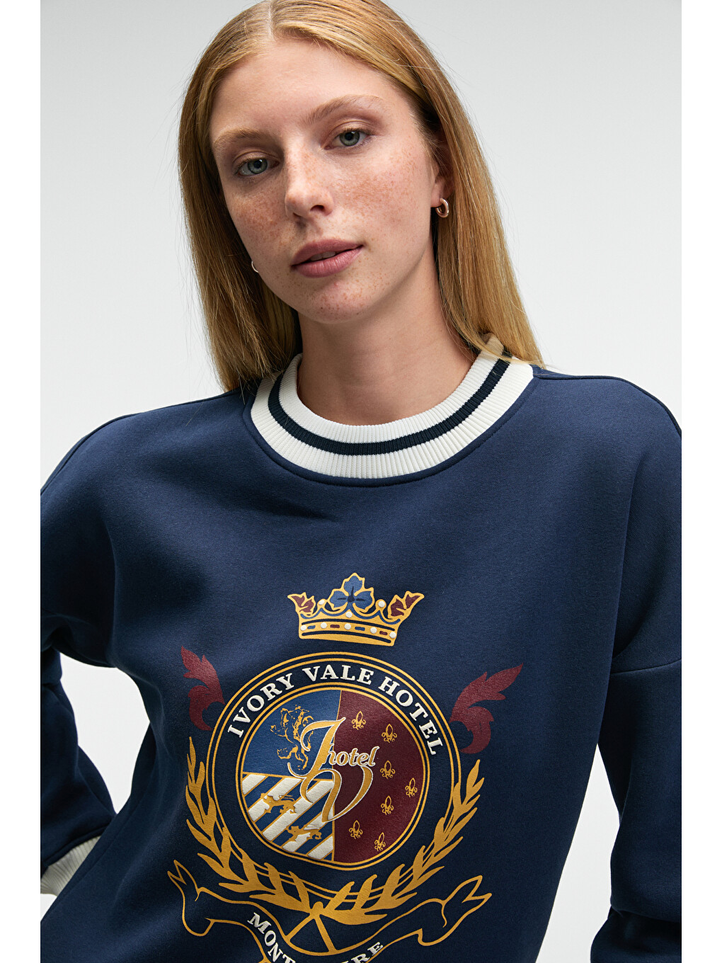 Vallune Kadın Kontrast Triko Etek Ucu Manşet Ve Yakalı Nakış Crop Lacivert Sweatshirt-2