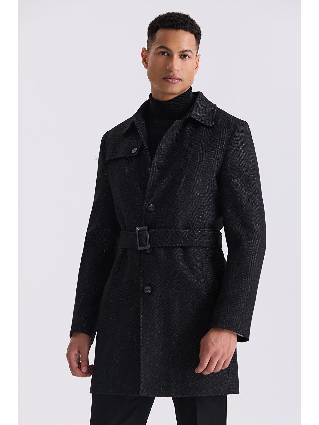 Siyah Comfort Fit Berberi Yaka Balık Sırtı Desenli Kemerli Yünlü Kaban